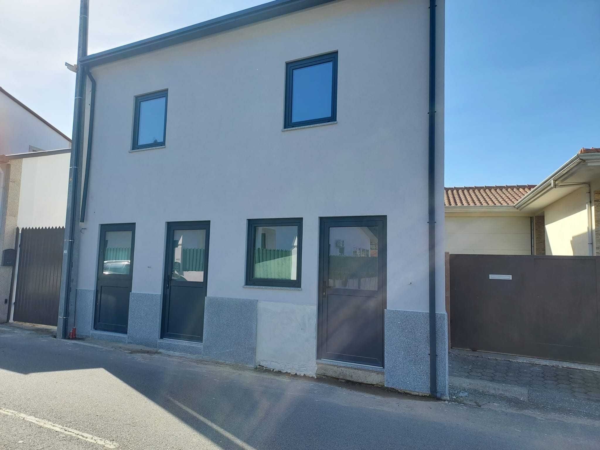 Arrenda-se Andar Moradia T2 Centro S- Miguel Souto