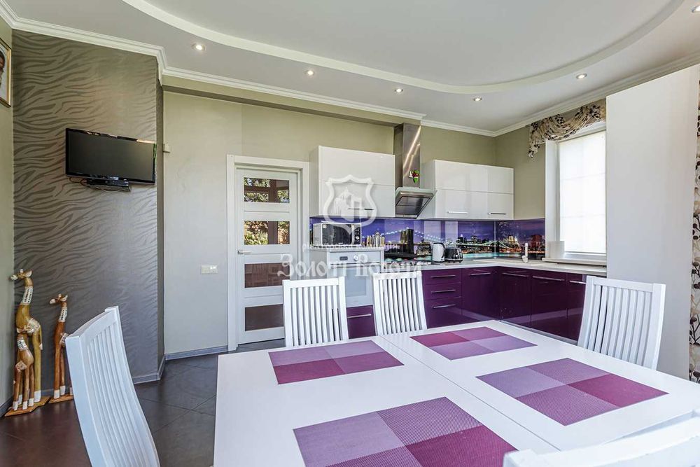 Будинок 2 поверхи, 18 соток. с. Глеваха, поруч Іванковичі і Мархалівка