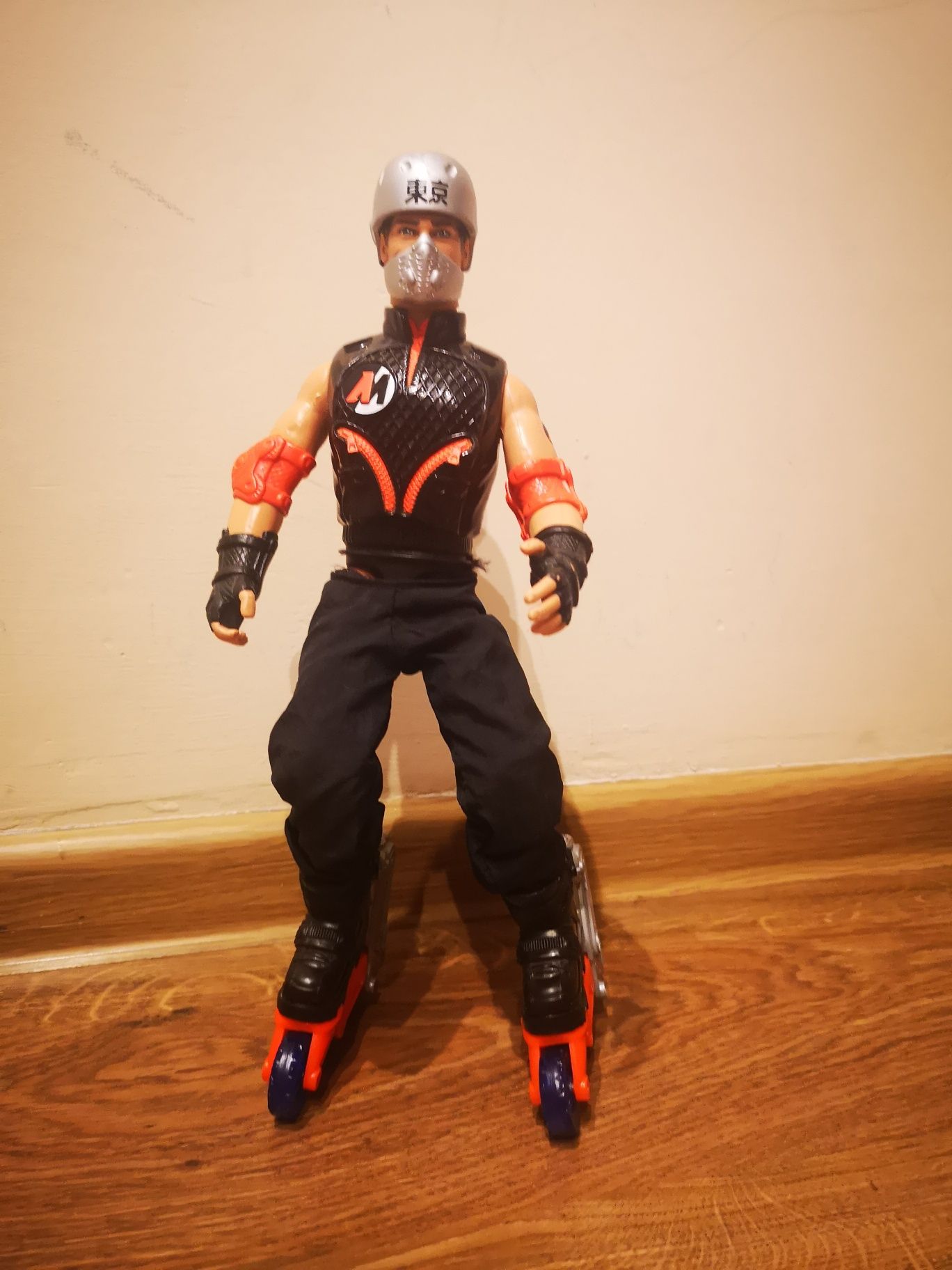 Hasbro Action Man roller skater, lalka figurka na rolkach z Action Man