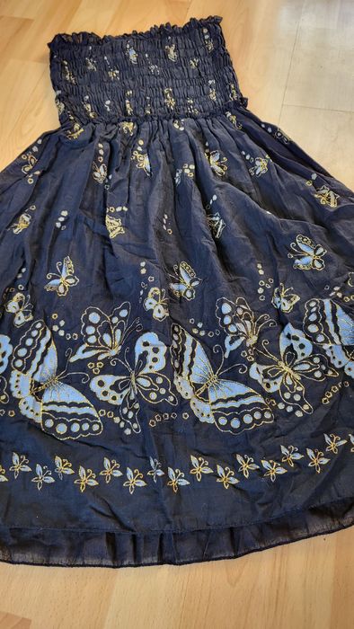 Piękna lekka sukienka w motyle