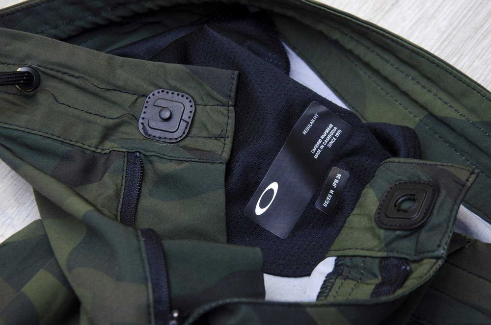 Шорти чоловічі Oakley Cargo Hybrid 21. Розмір 34
