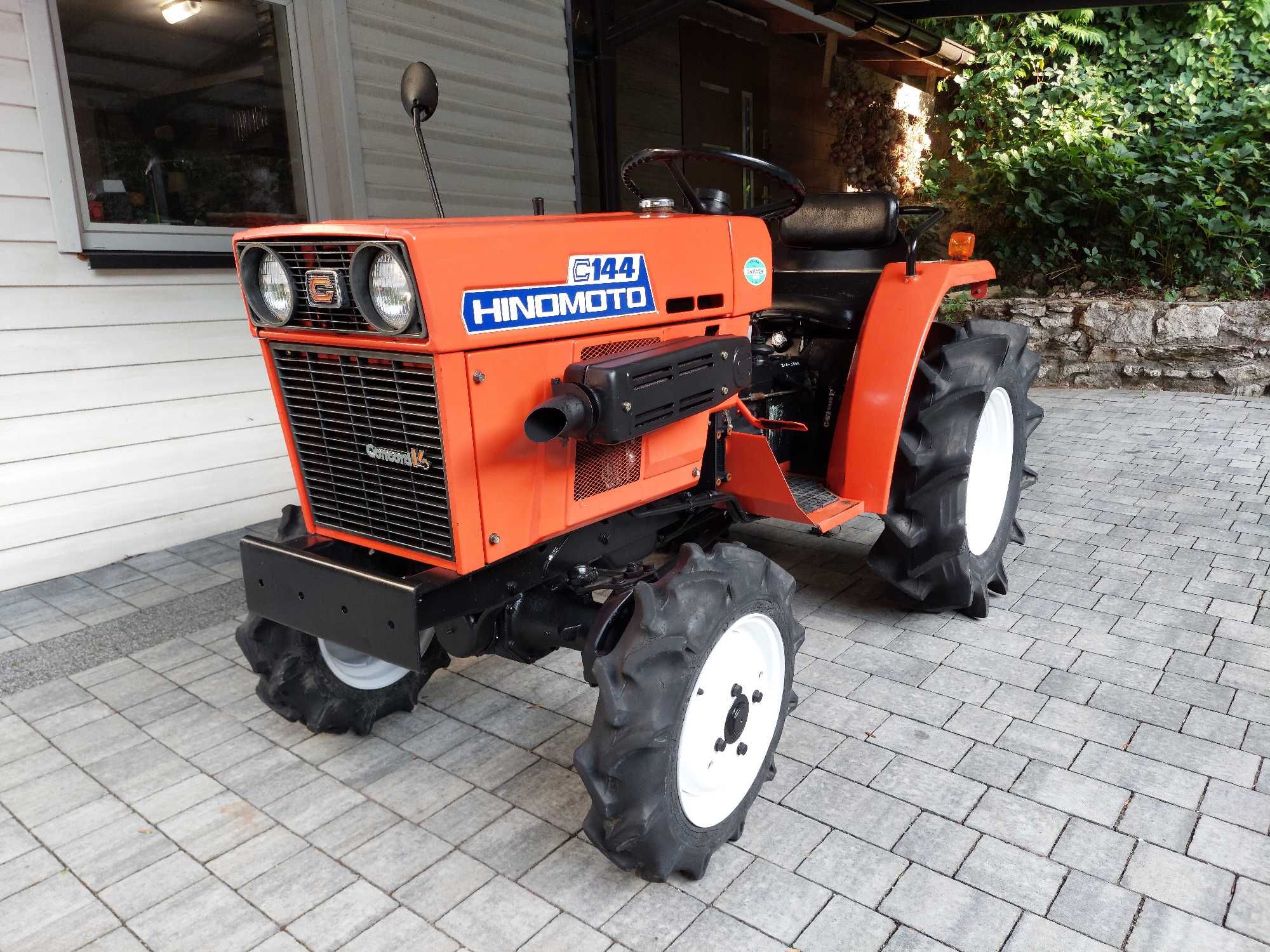 Mini Traktorek Japoński Hinomoto C144 4x4 15km Komplet zaczepów Kubota