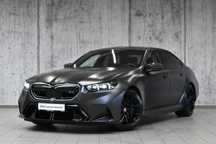 BMW M5 Sedan| Kamera 360| Karbonowy pakiet zewnętrzny M| Wentylacja foteli