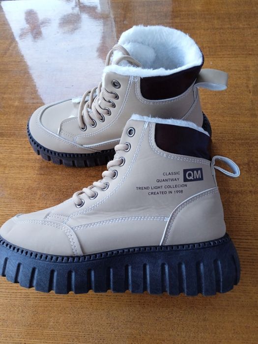 Новые классные модные ботиночки 34 размера и 36 размер.