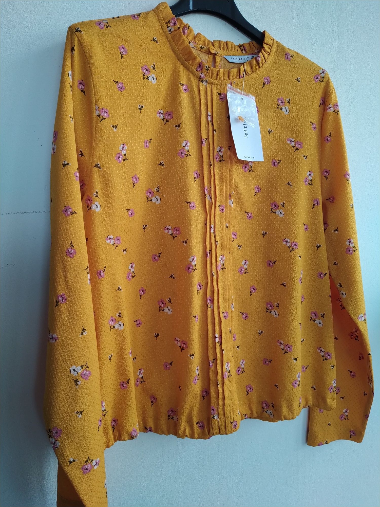 Blusa floral alegre e elegante - Lefties - Tamanho L - Nova!