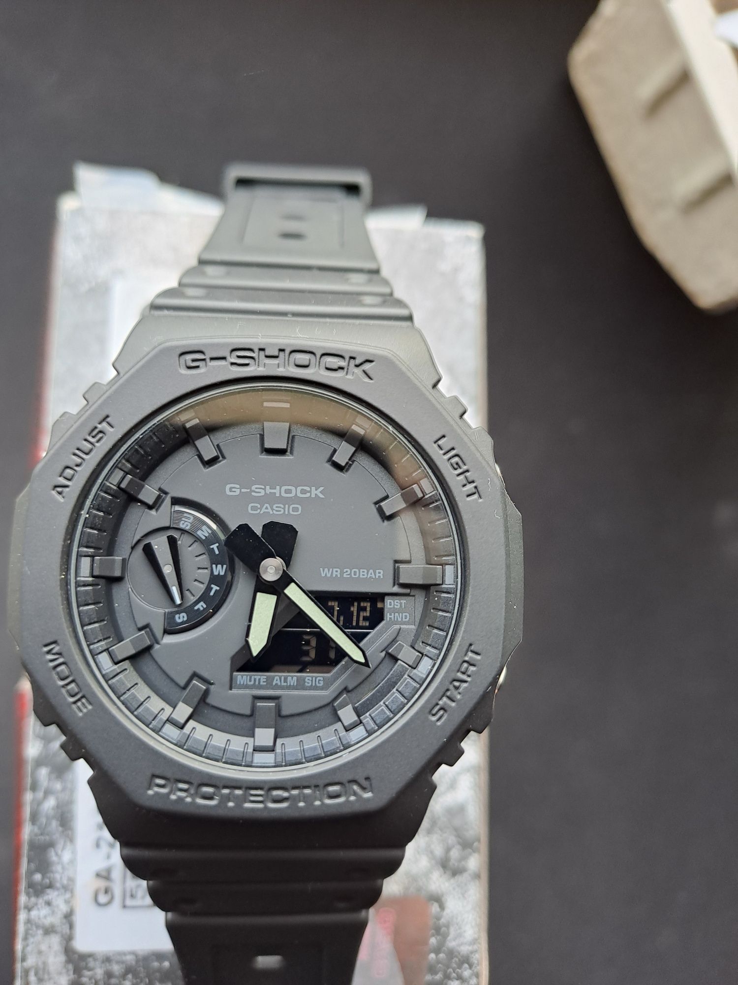 Zegarek Casio G-SHOCK GA-2100-1A1ER stan idealny, komplet gwarancja