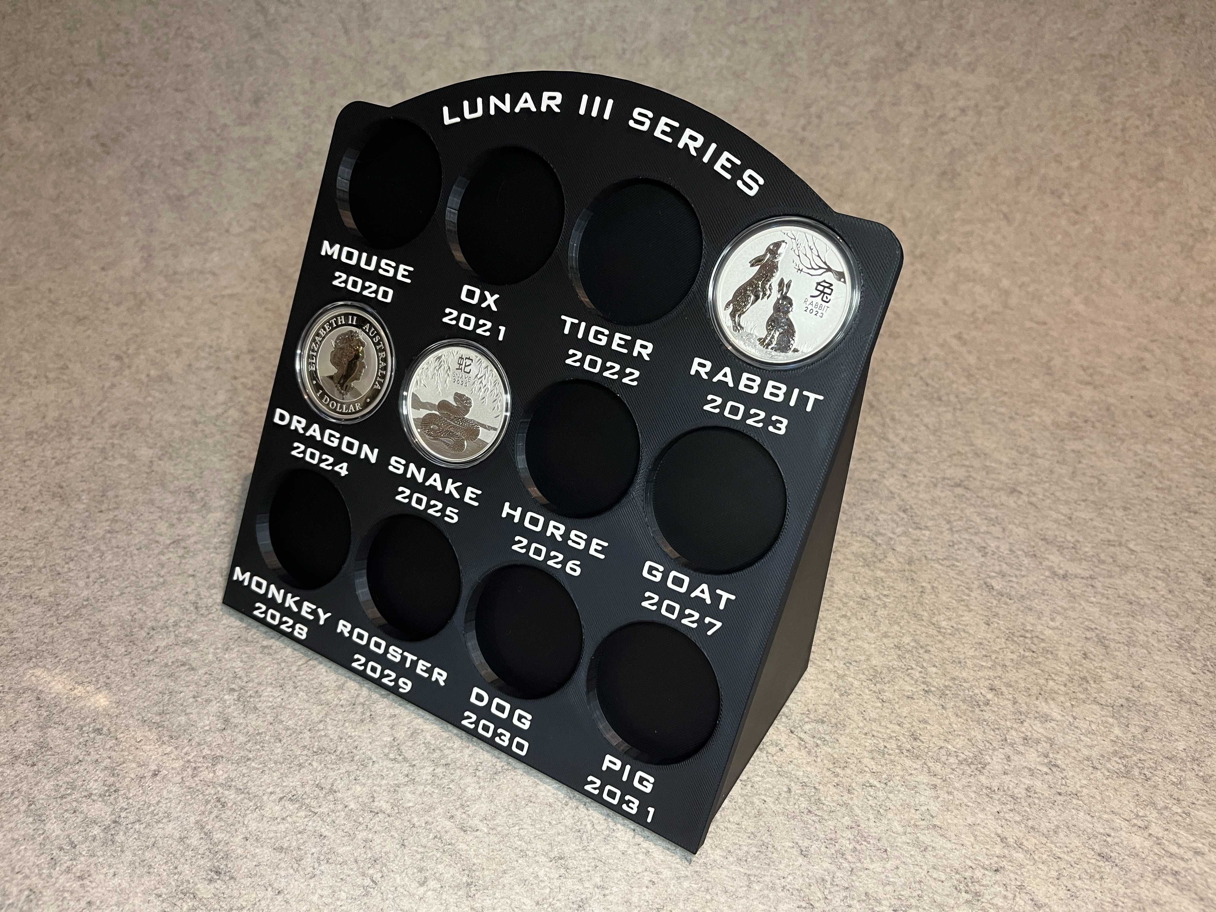 Ozdobny stojak etui na srebrne monety 1oz Australian Lunar III