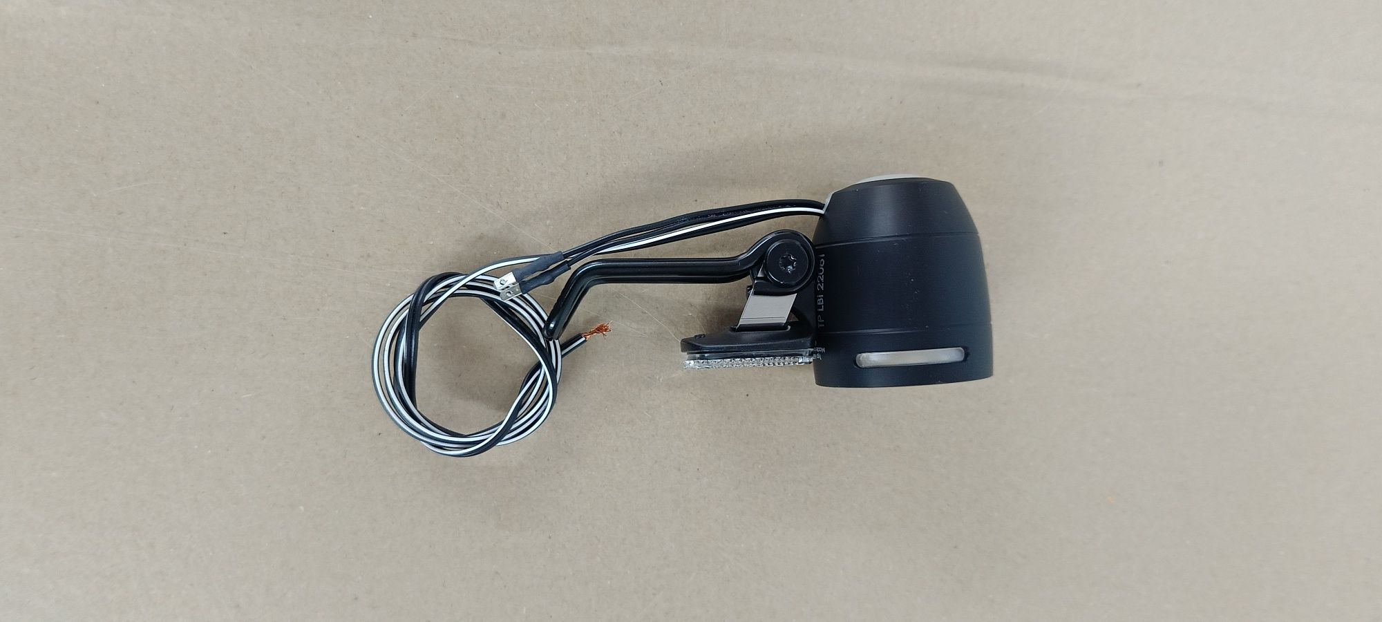 Busch Müller IQ-XS Senso Plus 70Lux . Lampka przednia Dynamo.