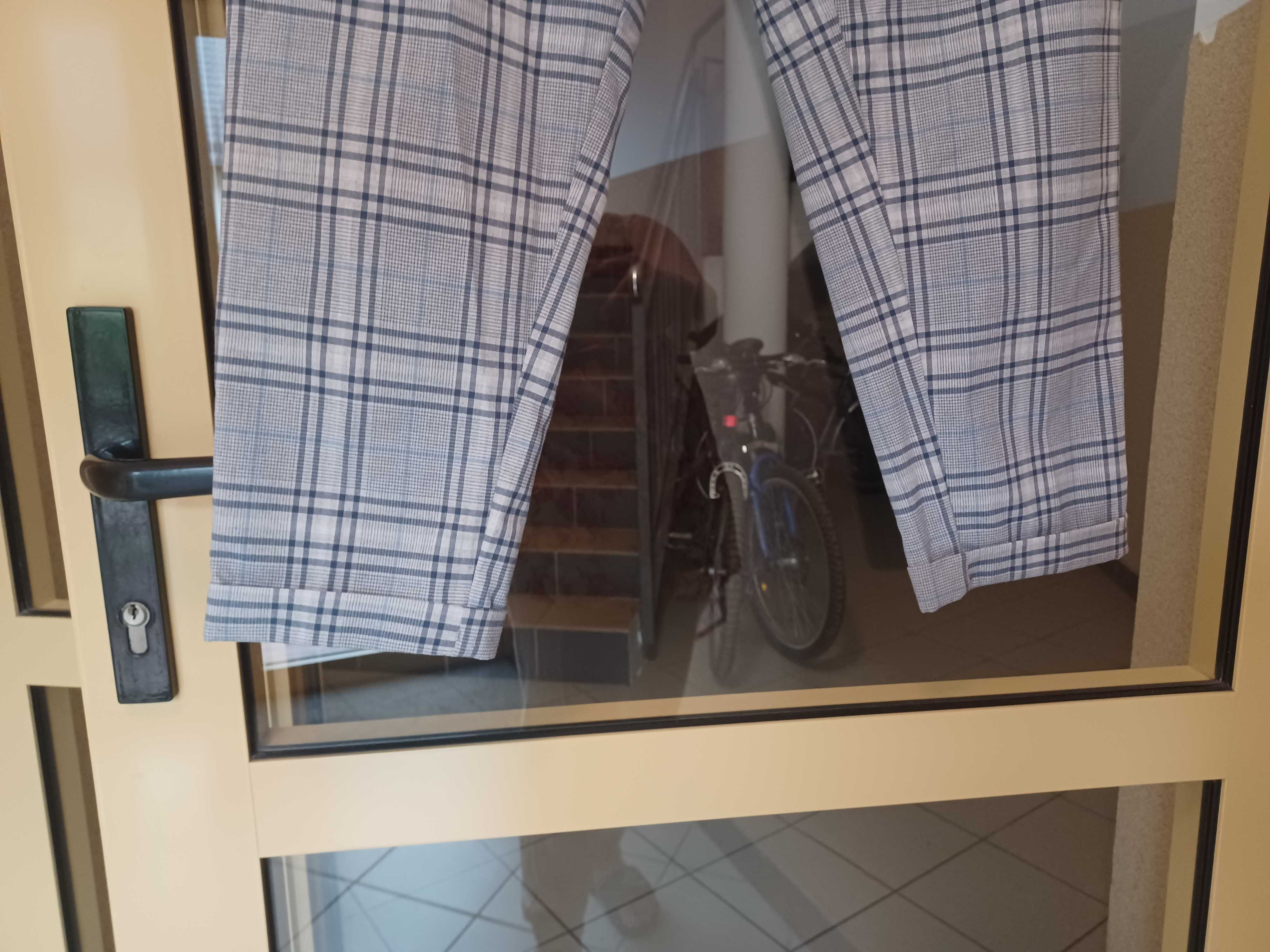 Spodnie 7/8 lekko szersza nogawka Mom Fit marki Akme rozmiar M/L.