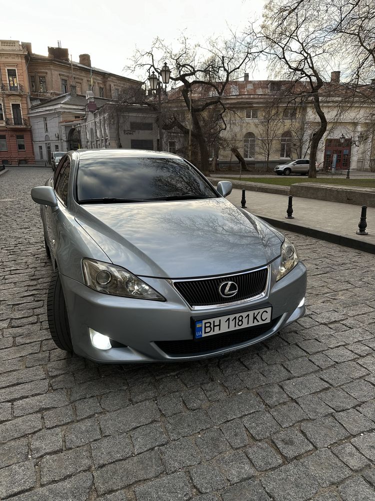 Продам Lexus is220d