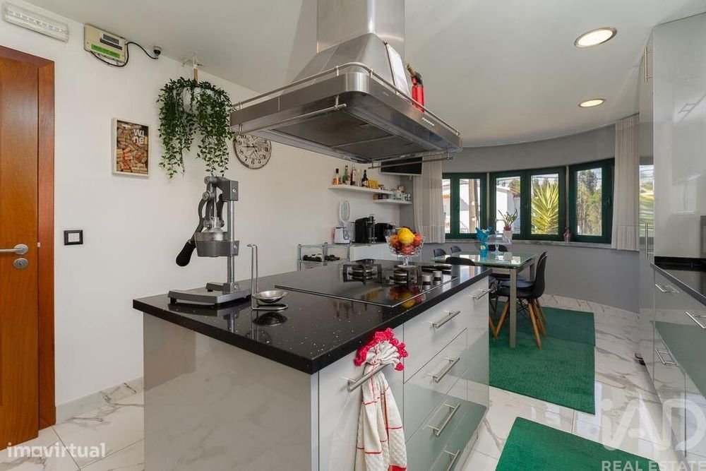 Casa T4 em Caldas da Rainha - Santo Onofre e Serra do Bouro de 396,00