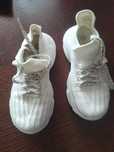 Kremowe leciutkie adidasy