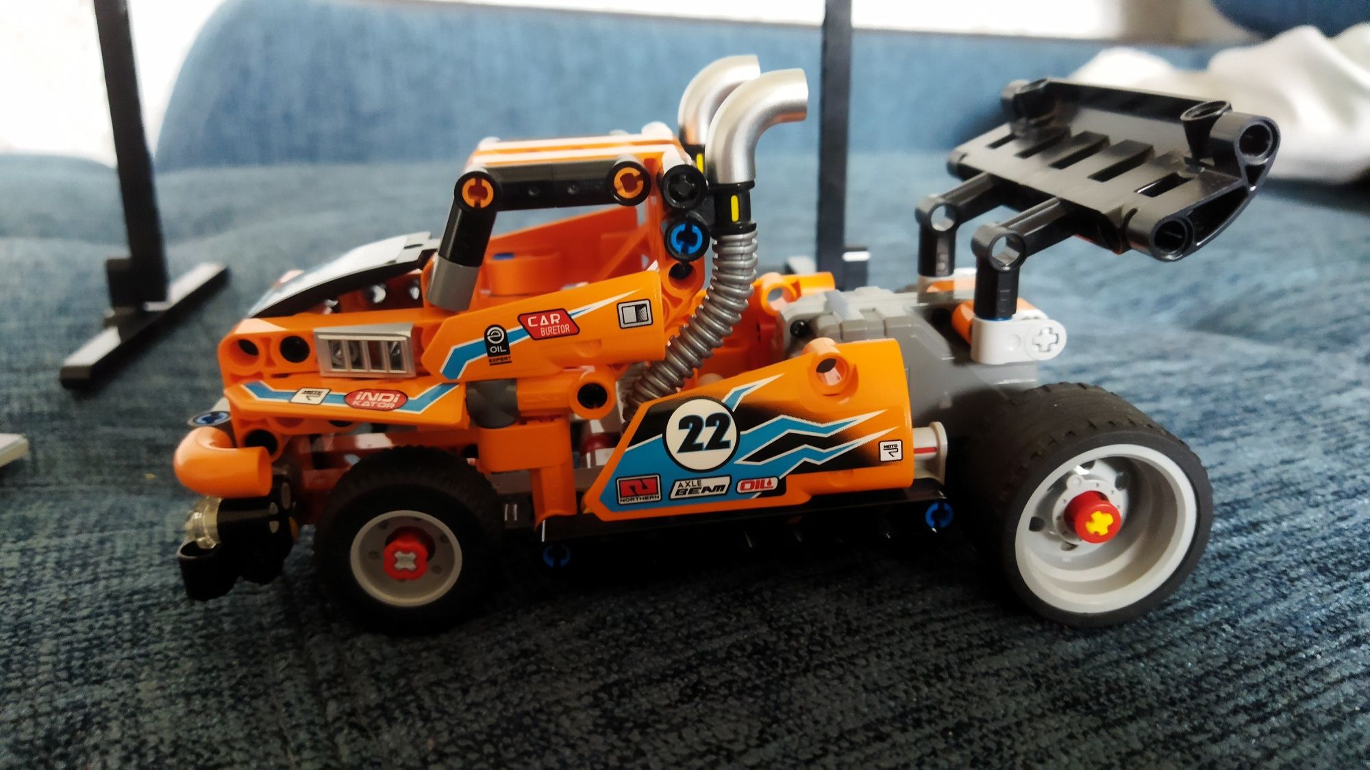 LEGO Technic (42104) "Гоночна вантажівка "2 в 1 + невеликий подарунок