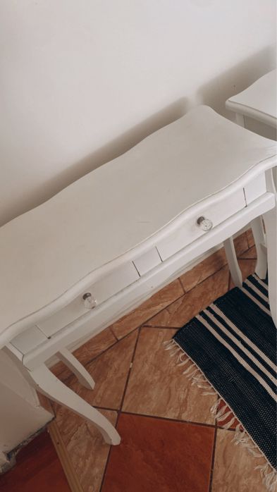 Toaletka i maly stoliczek