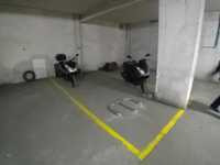 Parqueamento p/ motos, numa grande garagem, portão de entrada eletric
