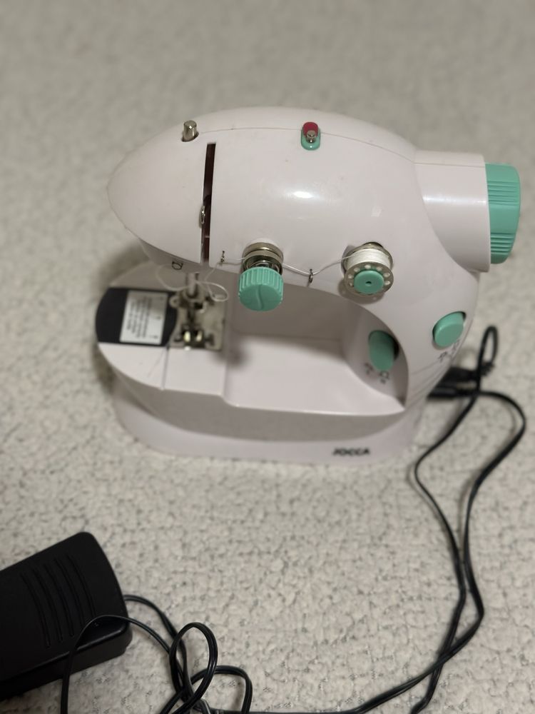 Máquina de costura portátil