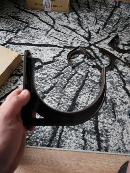 Sprzedam nowe uchwyty do rynny 6szt źle zakupione