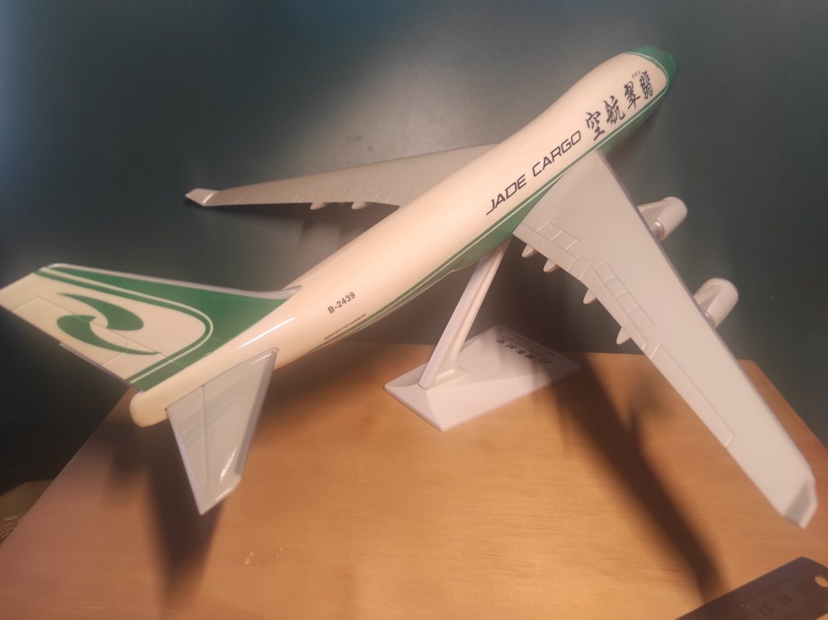 Jade Cargo Boeing 747