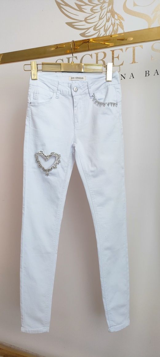 Elastyczne białe jeansy damskie z sercem kryształki Push up L 40