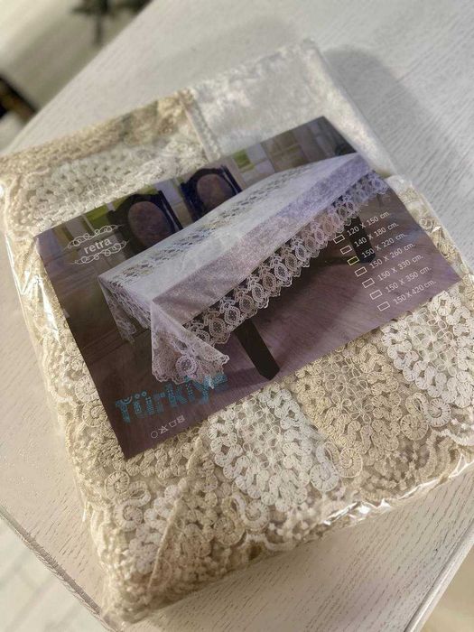 Скатерть бархатна  з молочним мереживом "Імператор", 120см х 150см