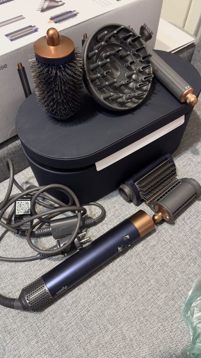 Dyson Airwrap HS05 –