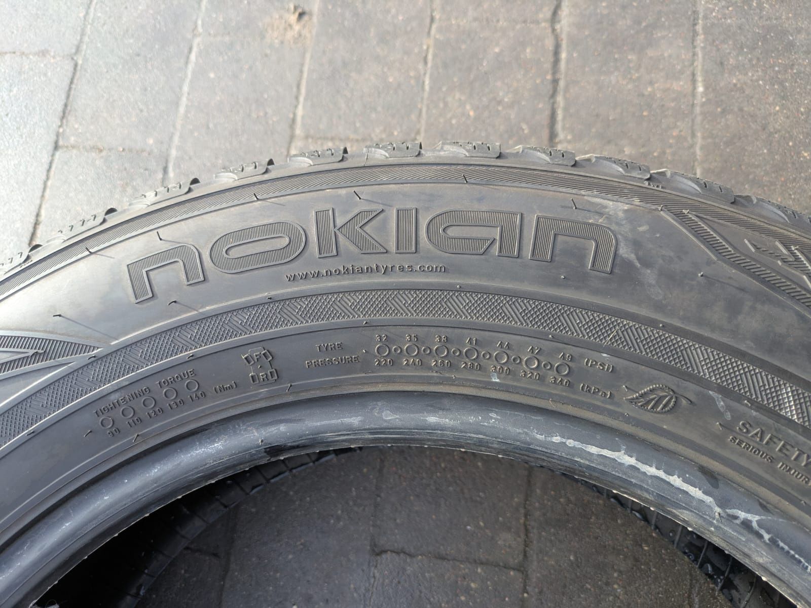 215/65R17 Nokian WR SUV 3  XL