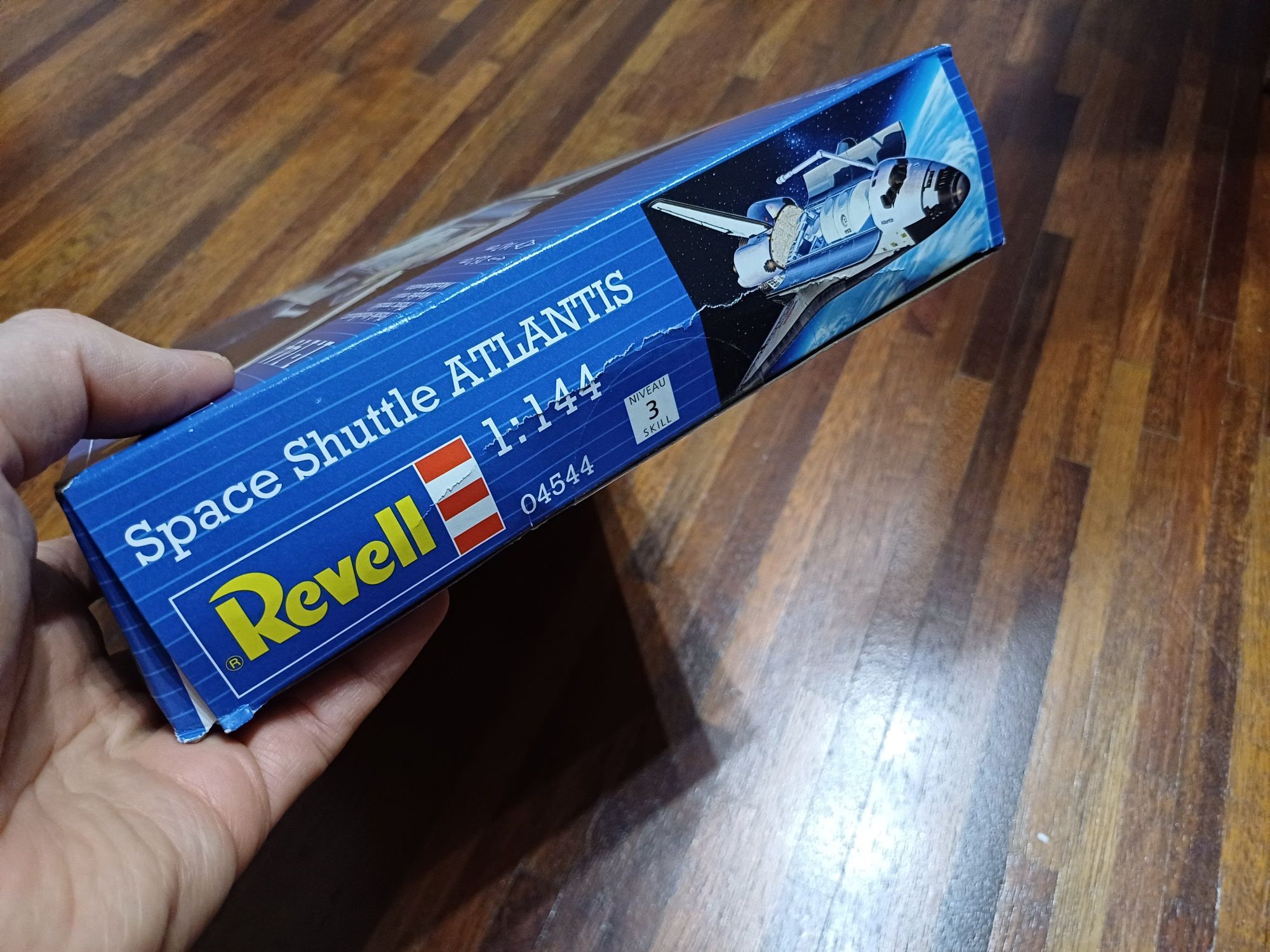 Space Shuttle ATLANTIS - model do sklejania Revell 1:144