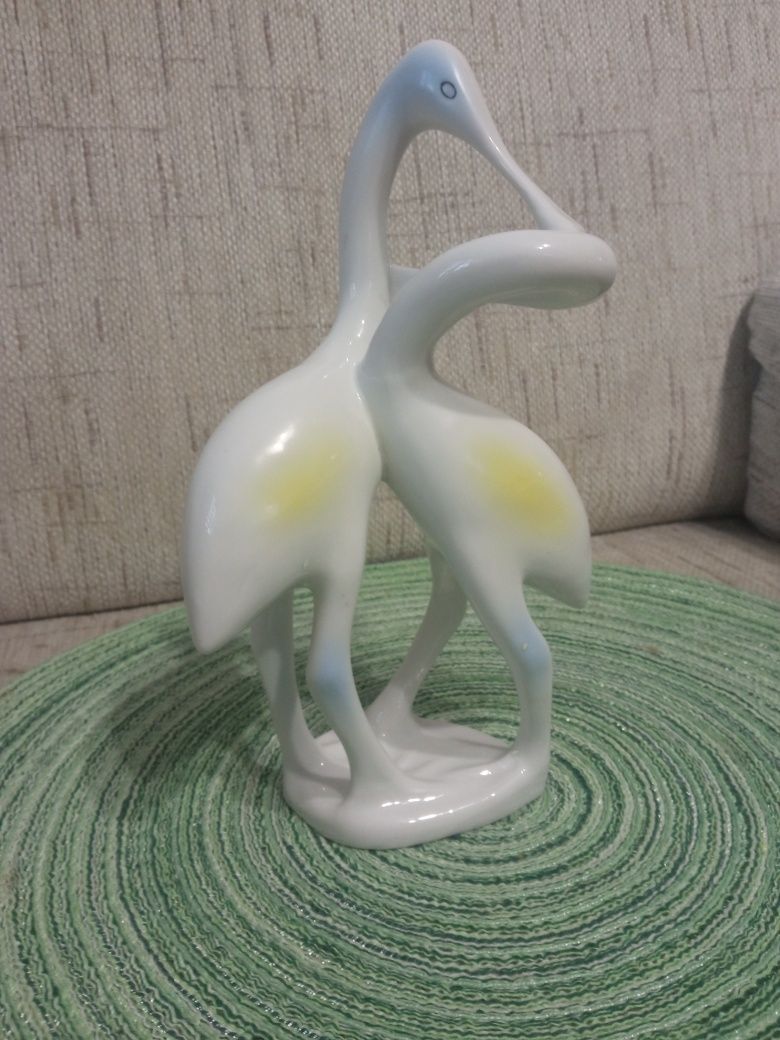 Porcelanowa para ptaków warzęch, płasko dziobów