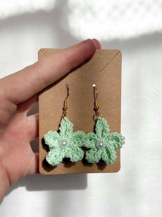 Brincos em crochet de Flor com pedra no meio