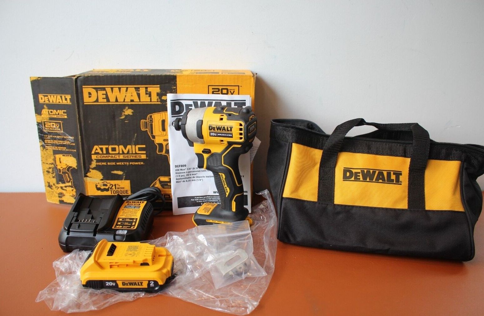 DeWALT DCF809D1 20V безщітковий імпакт шуруповерт