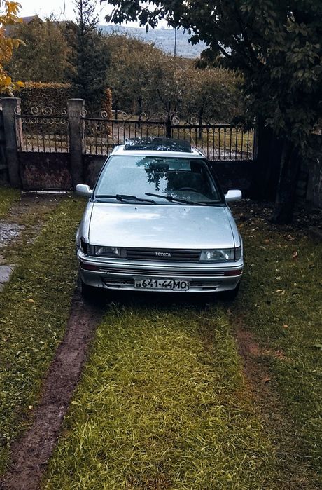 Toyota corolla e90 1988