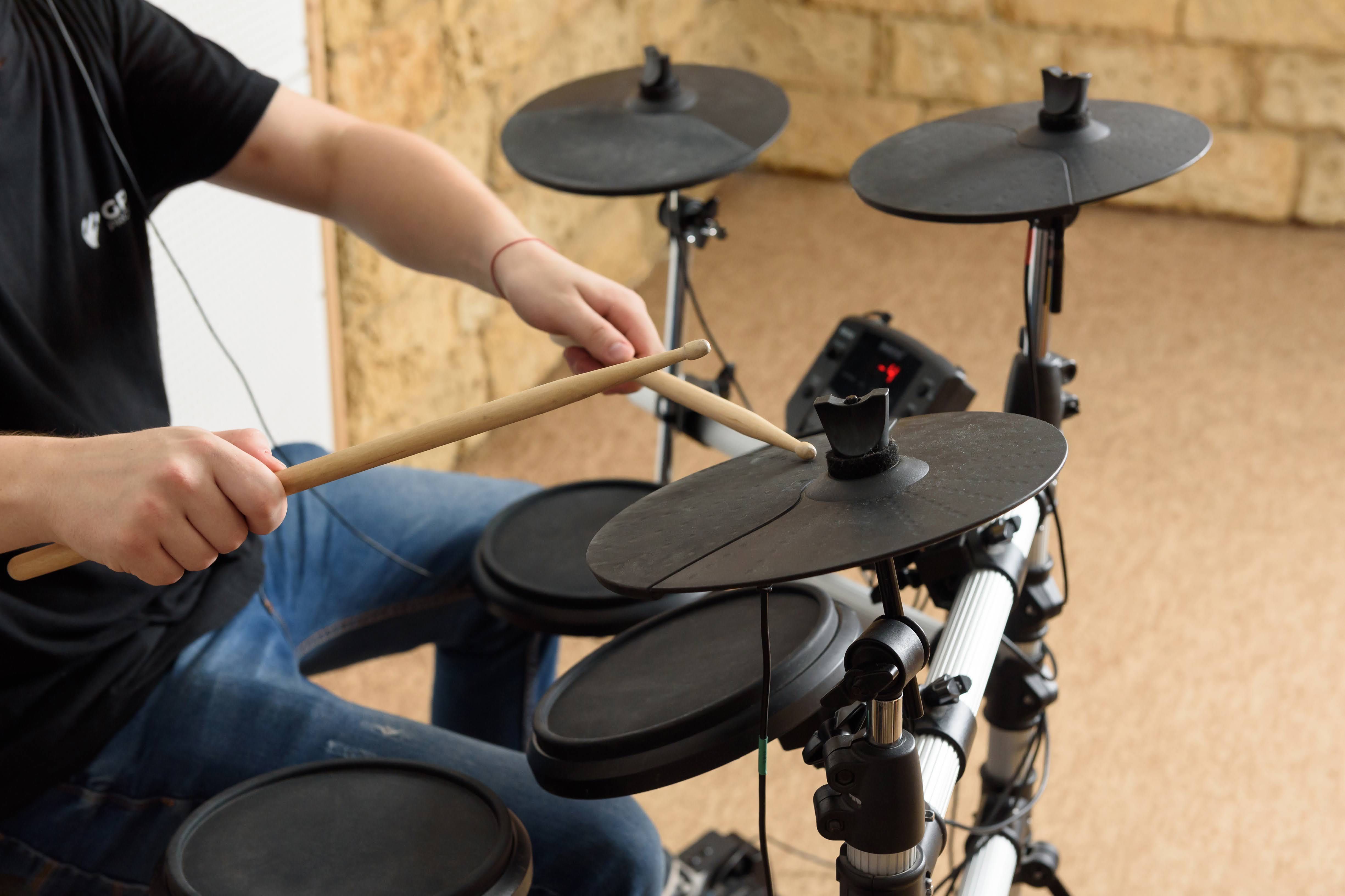 Уроки гри на барабанах/ударних (на Акустичних та Електро барабанах)