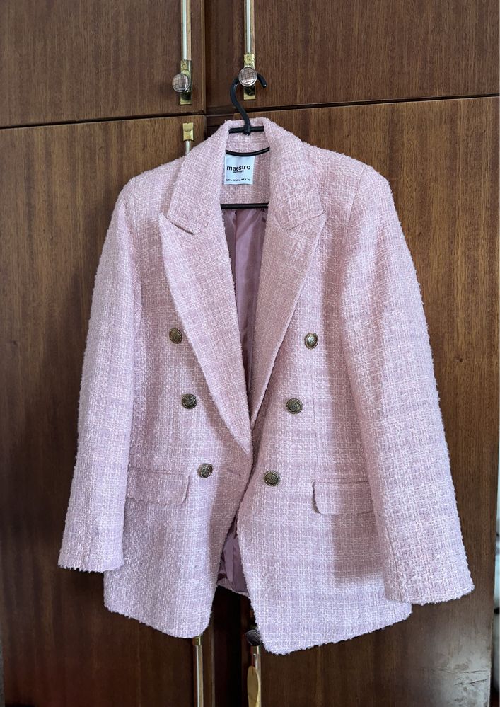 Жіночий піджак твідовий з золотими гудзиками рожевий колір L