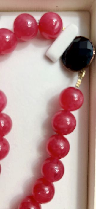 Colar em pedra natural turmalina cor de rosa e preto