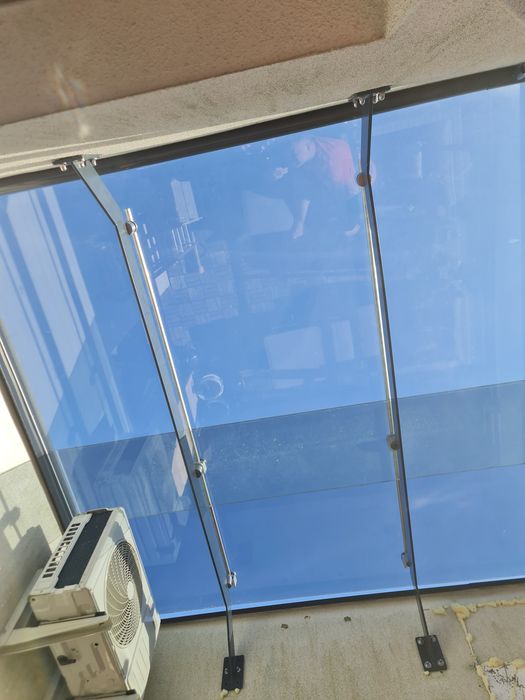 Daszek szklany przesuwny konstrukcje balustrady szklane