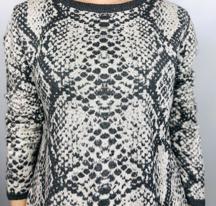 Sweter z motywem skóry węża XL 42 TU
