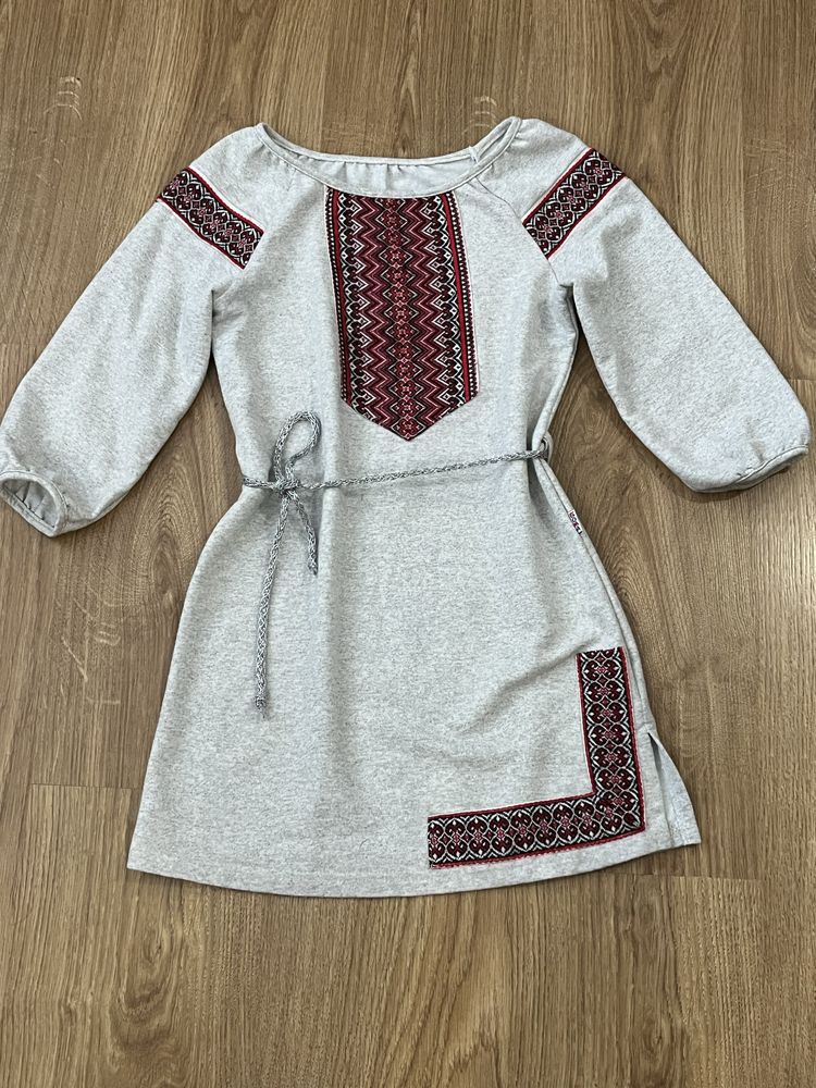 Вишите сукня на дівчинку
