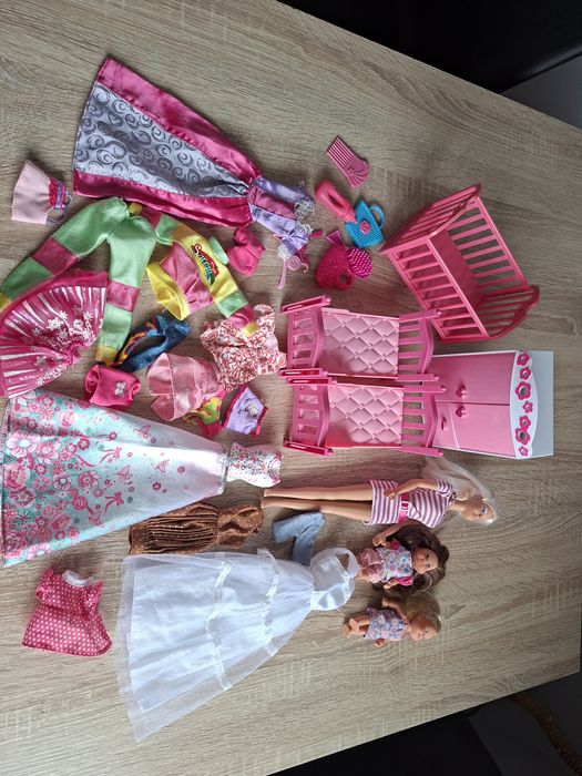 Lalka Barbie z dziećmi meble ubrania akcesoria