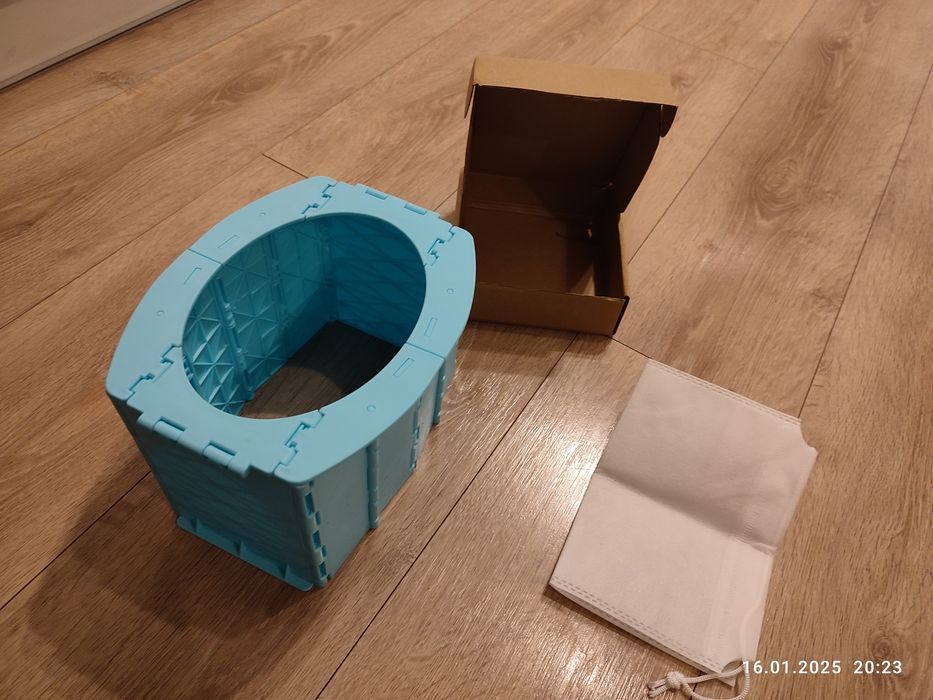 Nowa niebieska składana przenośna toaleta nocnik