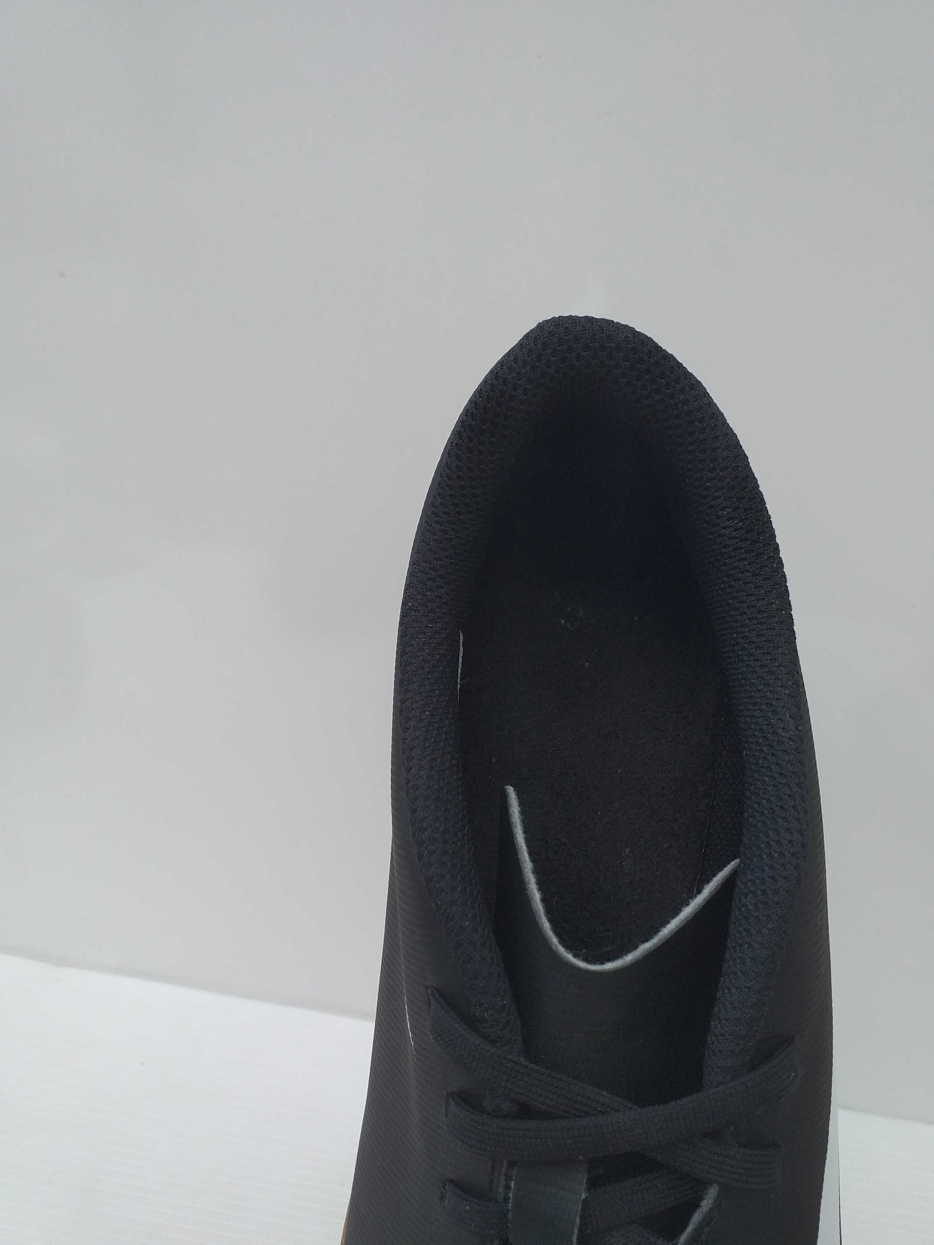 Buty piłkarskie halówki Nike Bravatax II IC