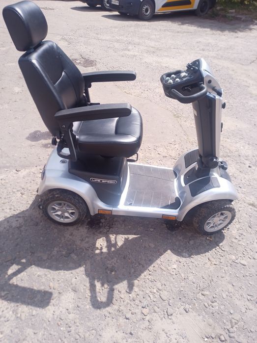 Електро каляска для людей кому тяжко пересуватись