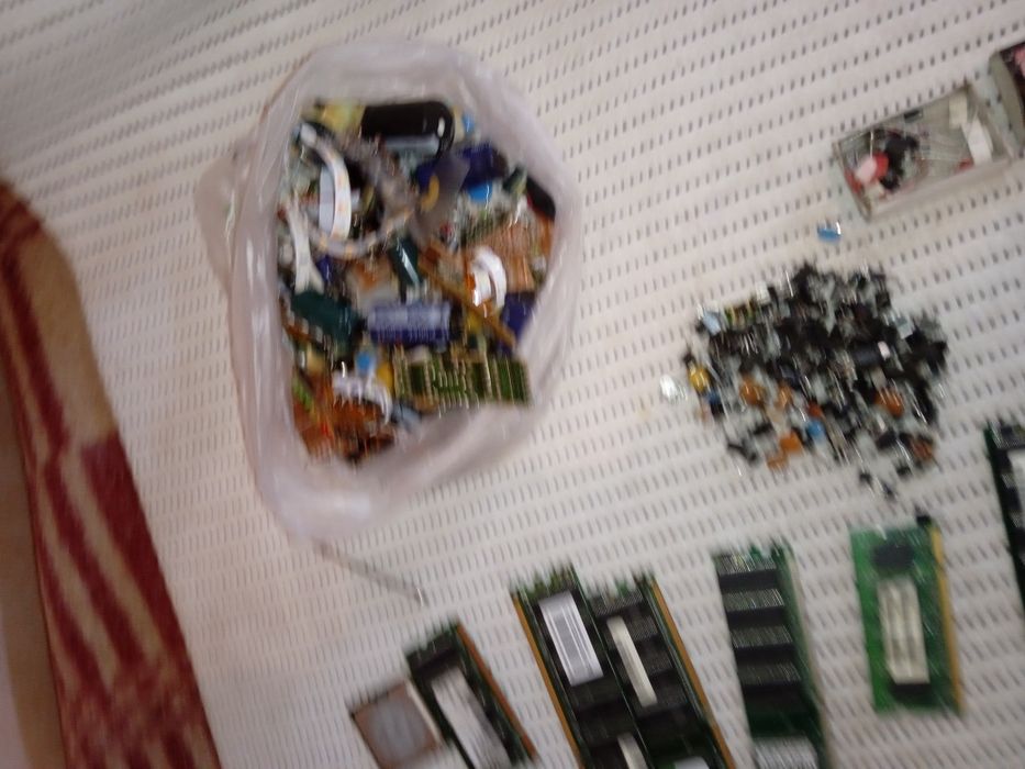 Транзисторы, процессоры,микросхемы, резисторы, и т.д!