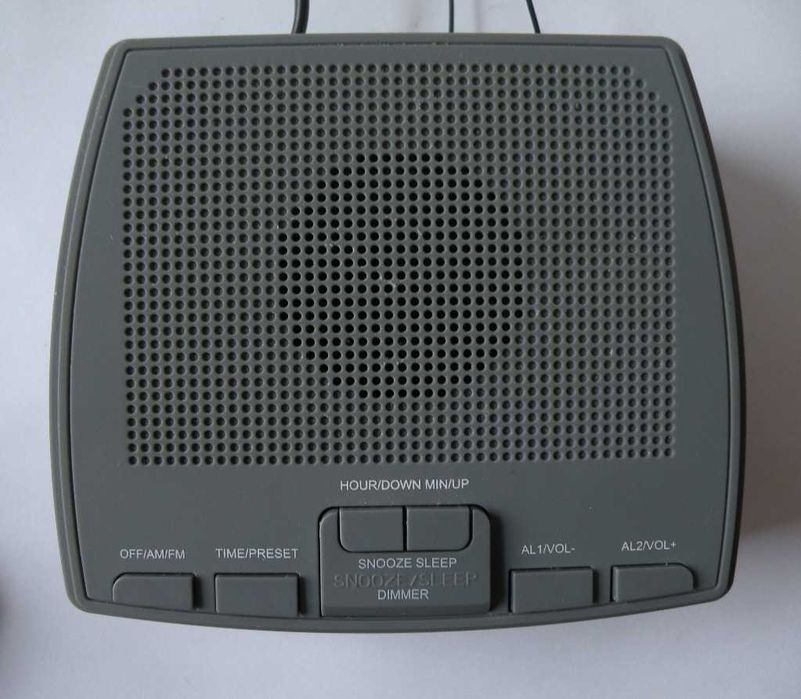 Szare radio z budzikiem