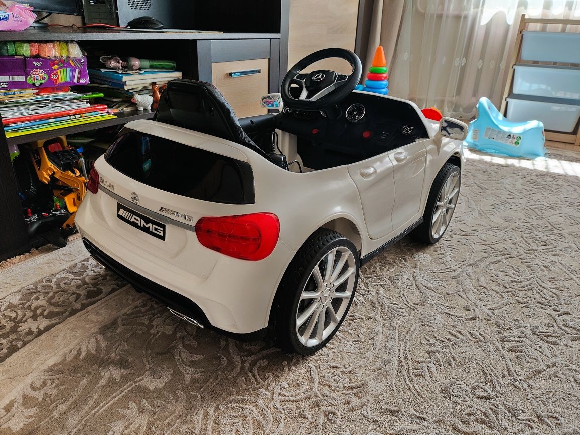 Автомобіль дитячий Mercedes Benz