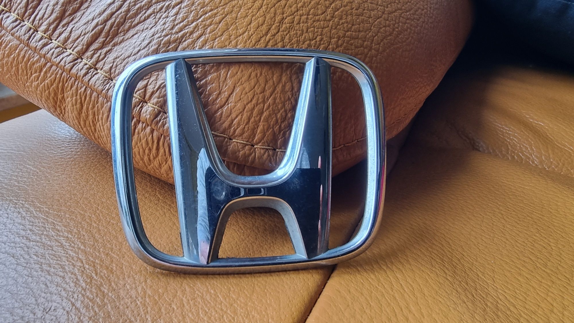 Znaczek Honda emblemat oryginalny OEM z klapy Accord VII
