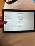 Sprzedaję tablet z uszkodzonym ekranem. jest pudełko