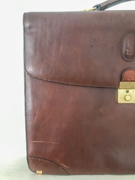 Pasta em pele genuína