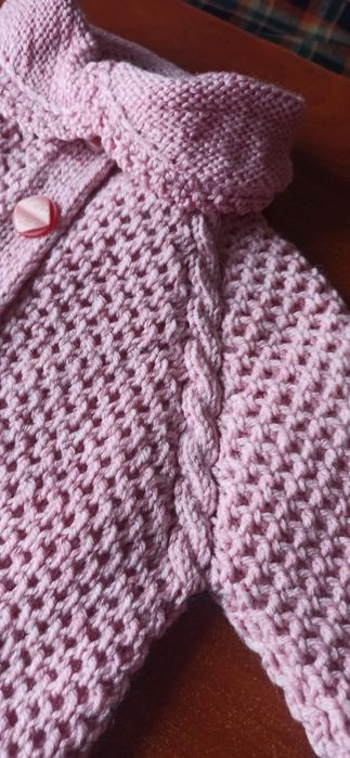 Вязаное пальто с шапочкой для девочки.