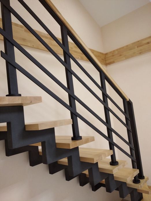 Консольні гвинтові сходи драбини металеві лестници перила ступені .