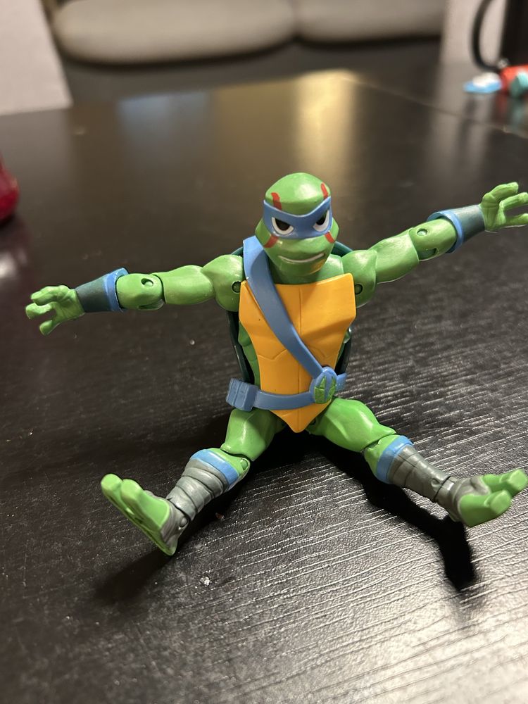 Figurka wojowniczy zolw Ninja ruchome rece i nogi